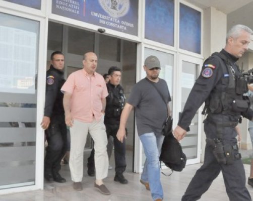 Rectorul suspendat al Universităţii Ovidius, Dănuţ Epure, rămâne după gratii
